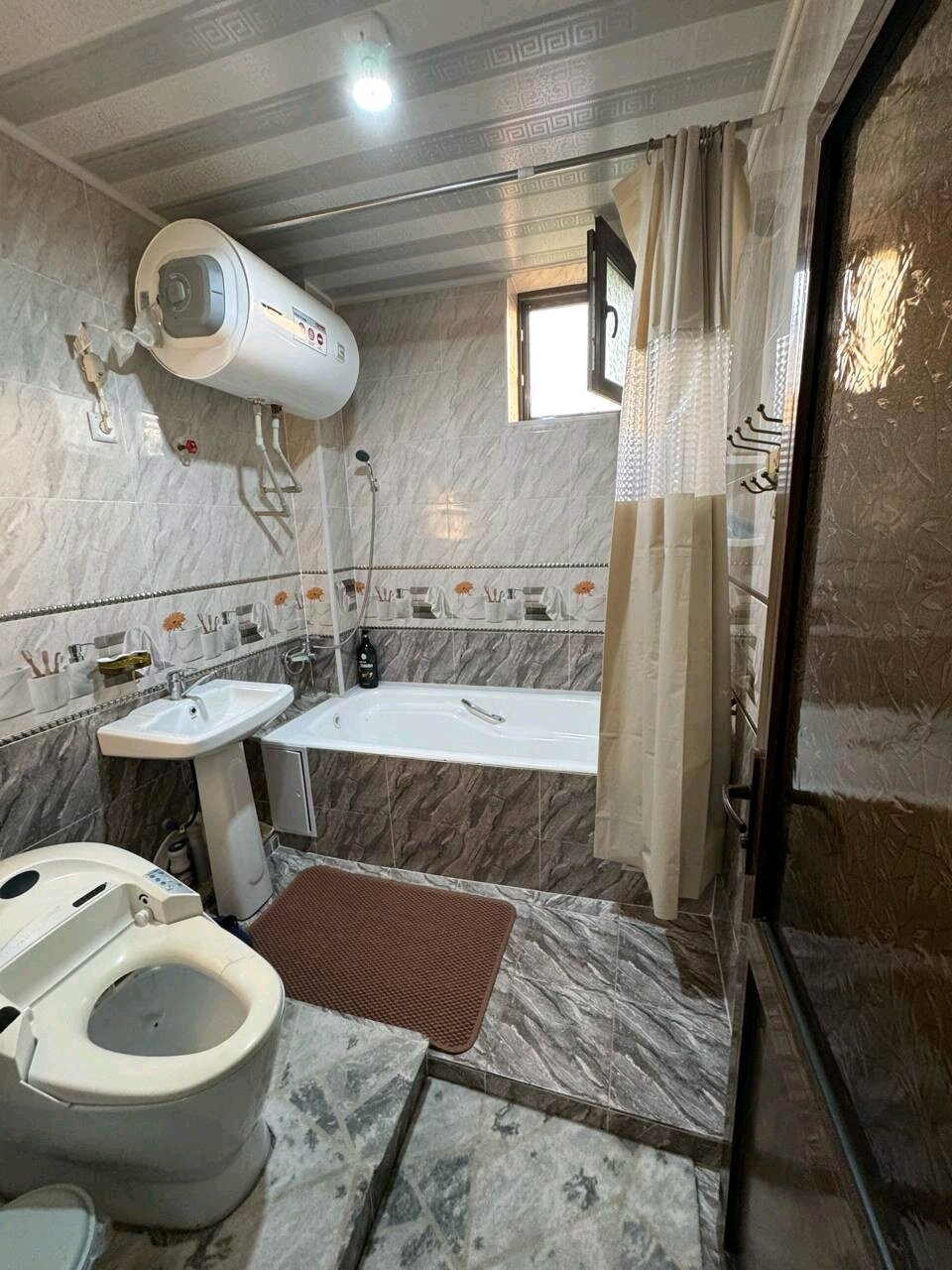 Дом, 10 комнат,  этаж.