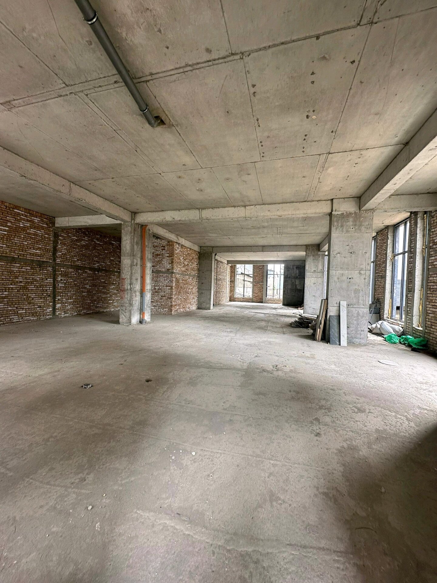 Коммерческая недвижимость 240 м².