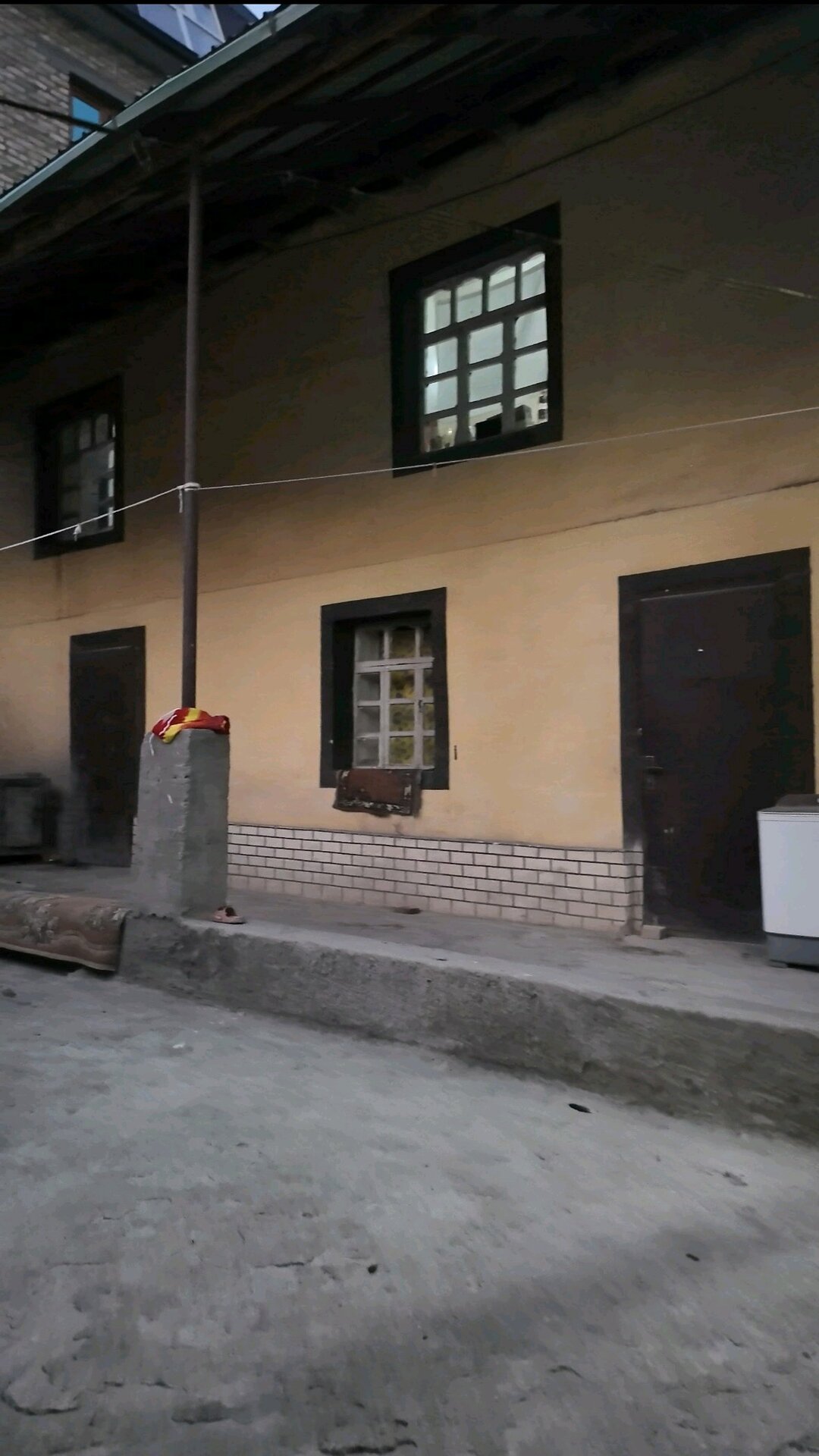 Дом, 8 комнат, 2 этаж.