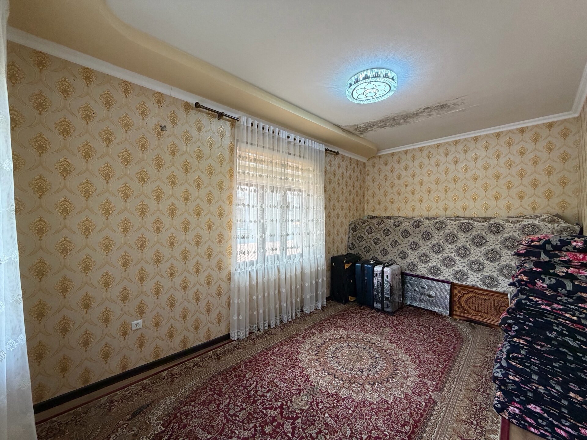 Дом, 6 комнат, 2 этаж.