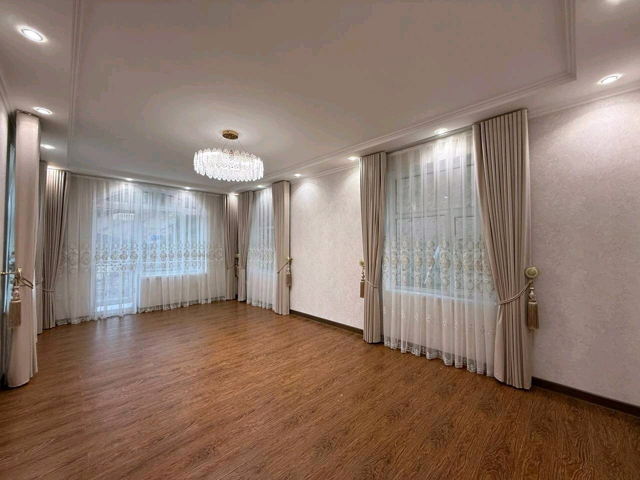 Дом, 5 комнат,  этаж.