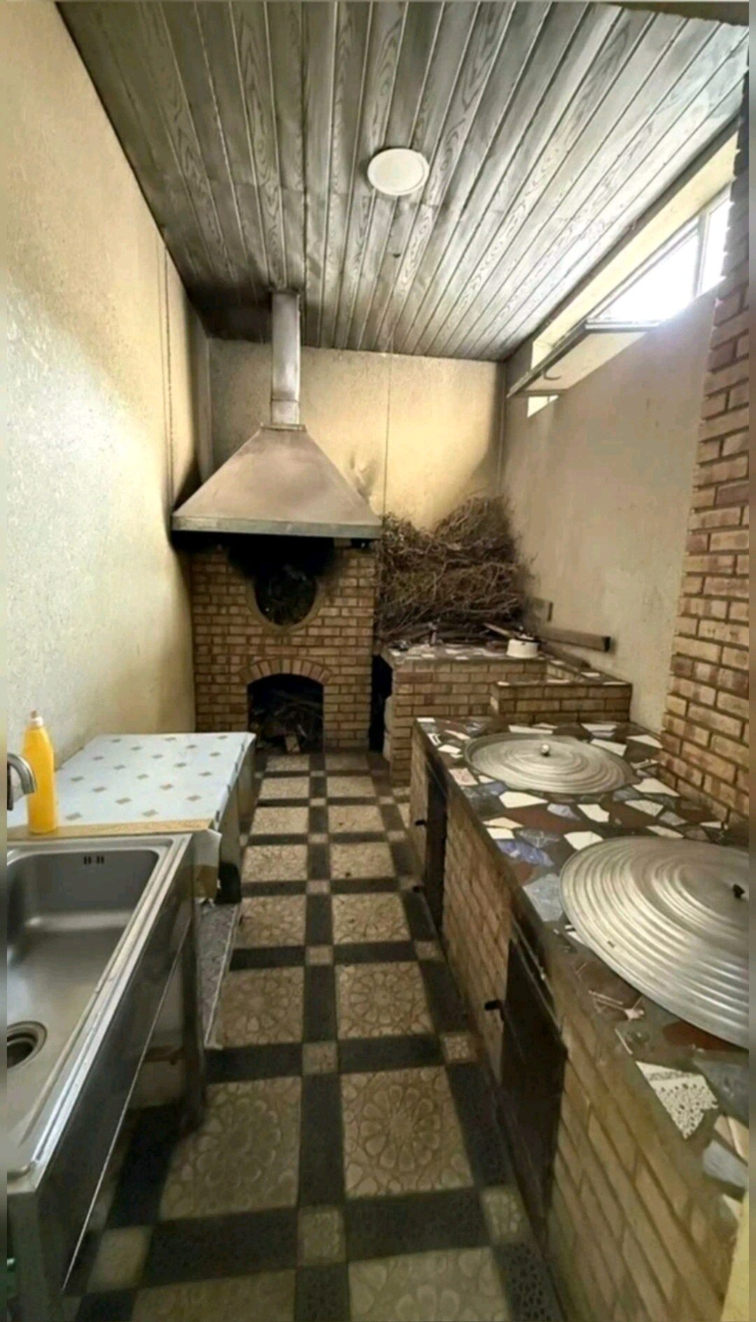 Дом, 9 комнат, 2 этаж.