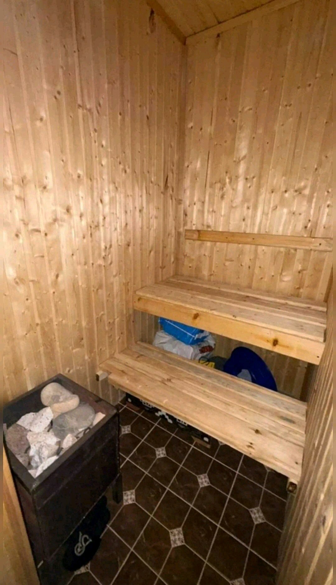 Дом, 9 комнат, 2 этаж.