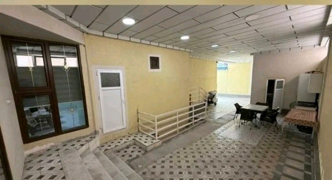 Дом, 9 комнат, 2 этаж.