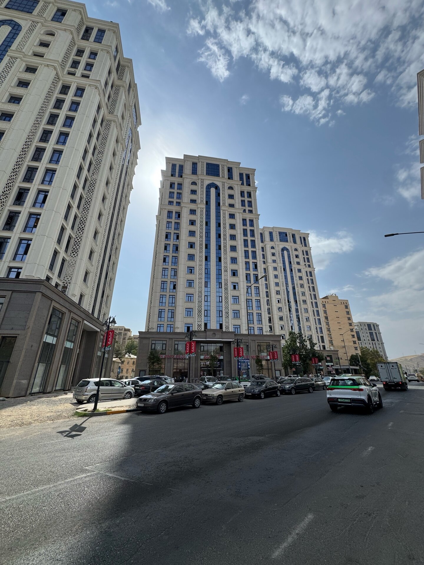 4-комнатная квартира в Душанбе, Исмоили Сомони — фото 1, гостиная